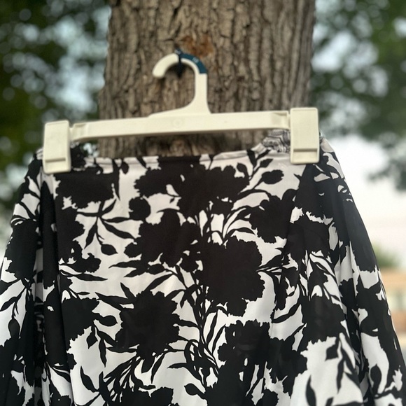 George Black and White Floral Top - Picture 4 of 4